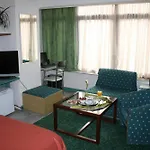 Vlae Apartment *